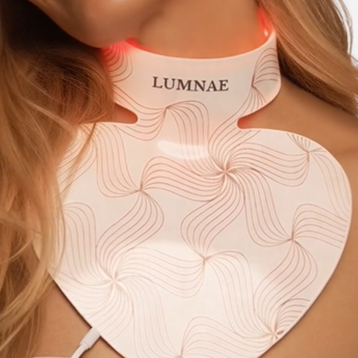 Lumnae™ Neck & Décolleté LED Mask